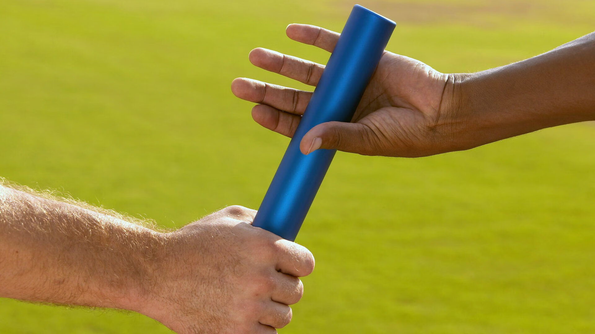 德国女子体操选手在平衡木项目中获得铜牌,德国女子体操运动员